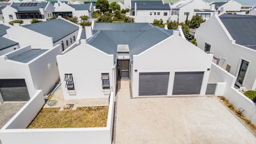 3 Bedroom Property for Sale in Sandbaai Western Cape